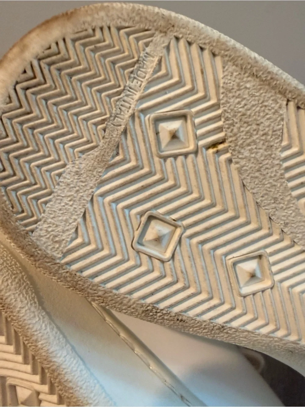 Valentino Garavani Backnet VLogo sneakers in White Blush Calfskin